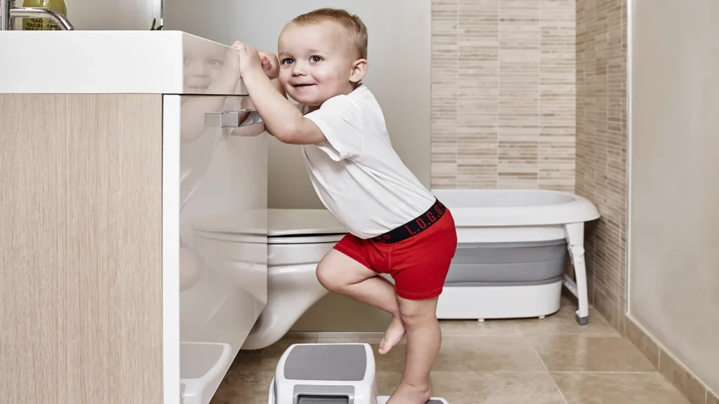 productos peligrosos niños baño